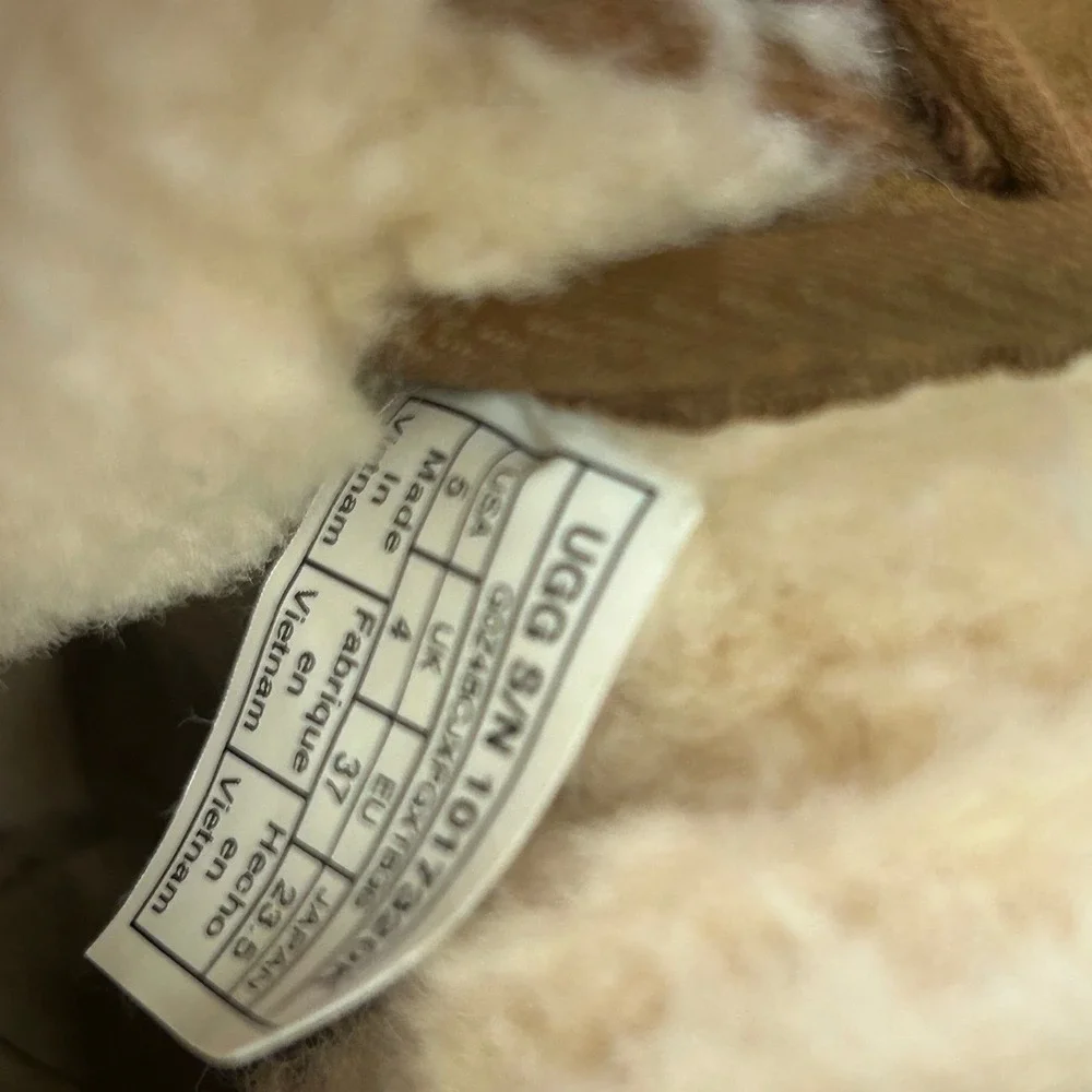 UGG neumel lace